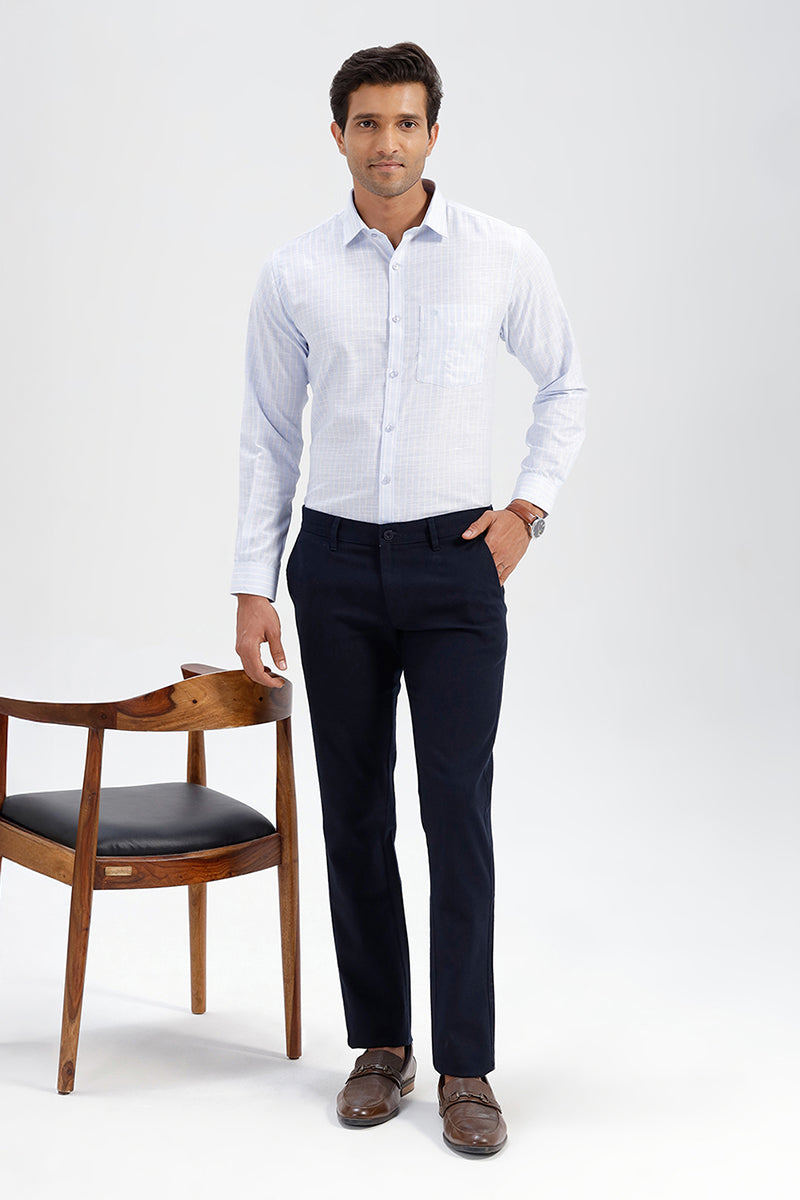 Night Blue trouser with a modern cut